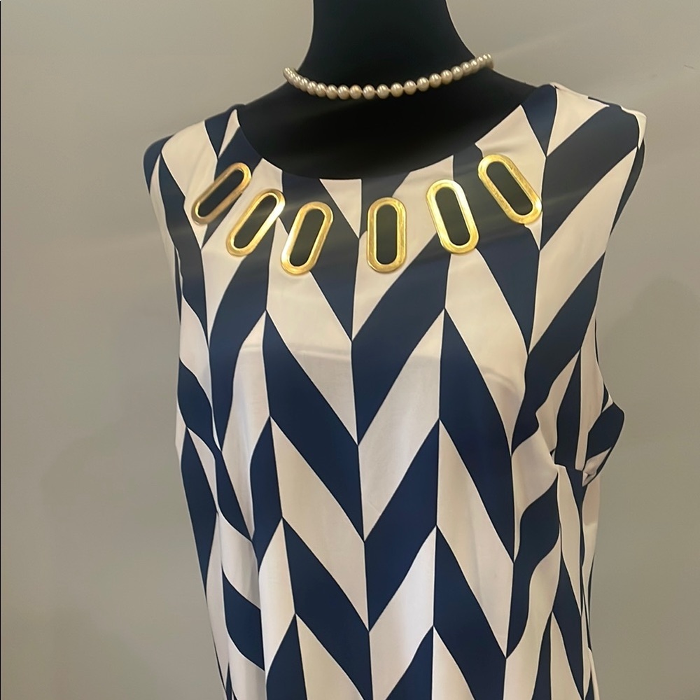 Chevron Pattern Sleeveless Dress with gold accents at neck - Picture 2 of 4